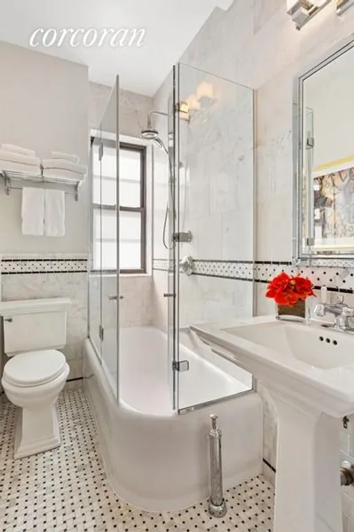 New York City Real Estate | View 129 East 82nd Street, 5B | Full Bathroom | View 10