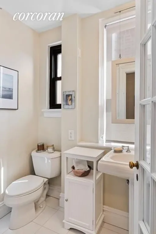 New York City Real Estate | View 129 East 82nd Street, 5B | Full Bathroom | View 12
