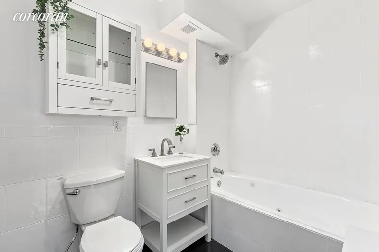 New York City Real Estate | View 1240 Bedford Avenue, 5F | Full Bathroom | View 5