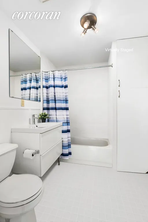 New York City Real Estate | View 27 Meserole Street, 3F | Full Bathroom | View 6