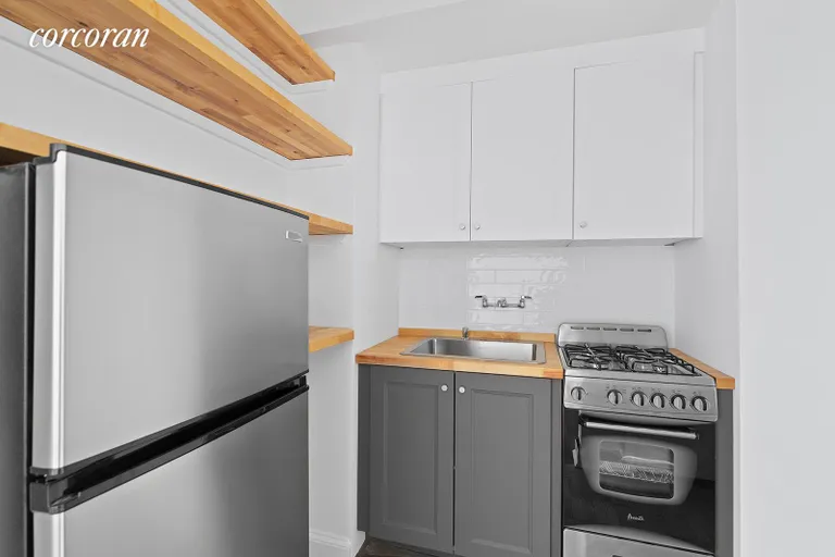 New York City Real Estate | View 140 East 40th Street, 5E | Kitchen | View 5