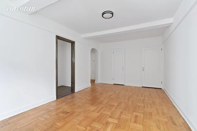 New York City Real Estate | View 140 East 40th Street, 5E | Living Area | View 8