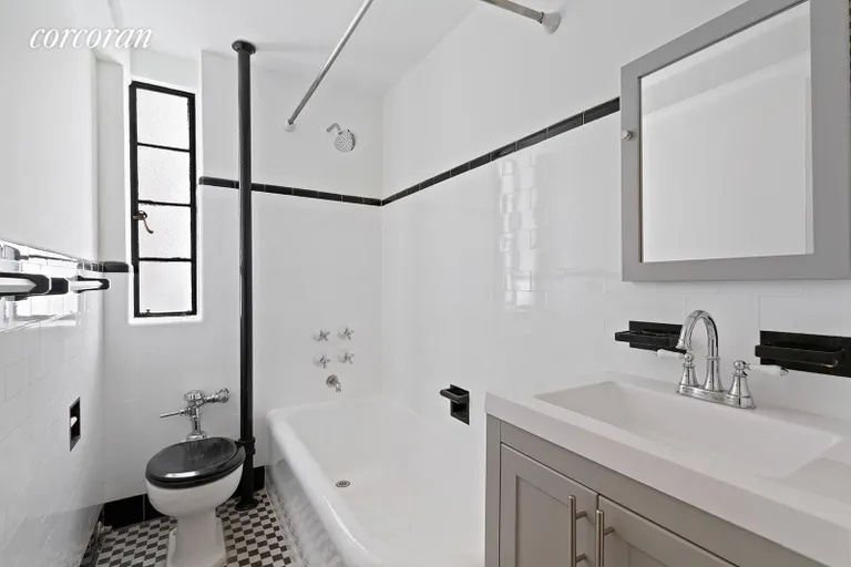 New York City Real Estate | View 140 East 40th Street, 5E | Art Deco Bathroom | View 9