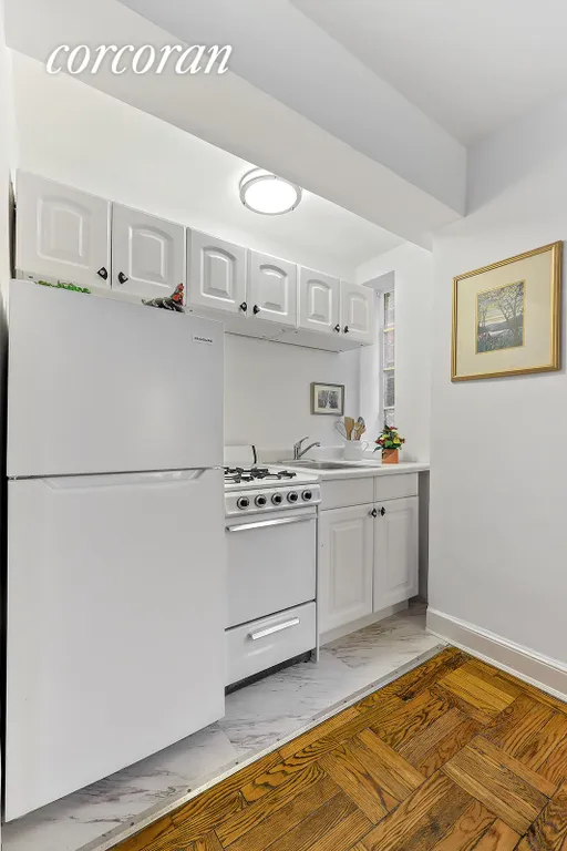 New York City Real Estate | View 140 East 40th Street, 2F | room 3 | View 4