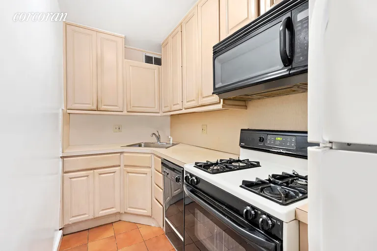 New York City Real Estate | View 301 East 62Nd Street, 10K | Kitchen | View 4