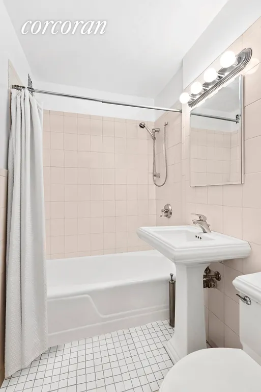 New York City Real Estate | View 301 East 62Nd Street, 10K | Full Bathroom | View 6