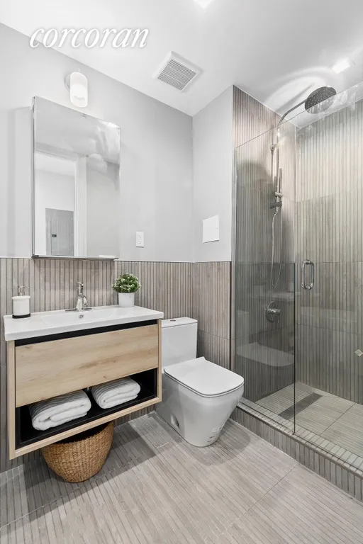 New York City Real Estate | View 246 Maple Street, 1B | Full Bathroom | View 5