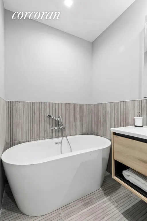 New York City Real Estate | View 246 Maple Street, 1B | Full Bathroom | View 6