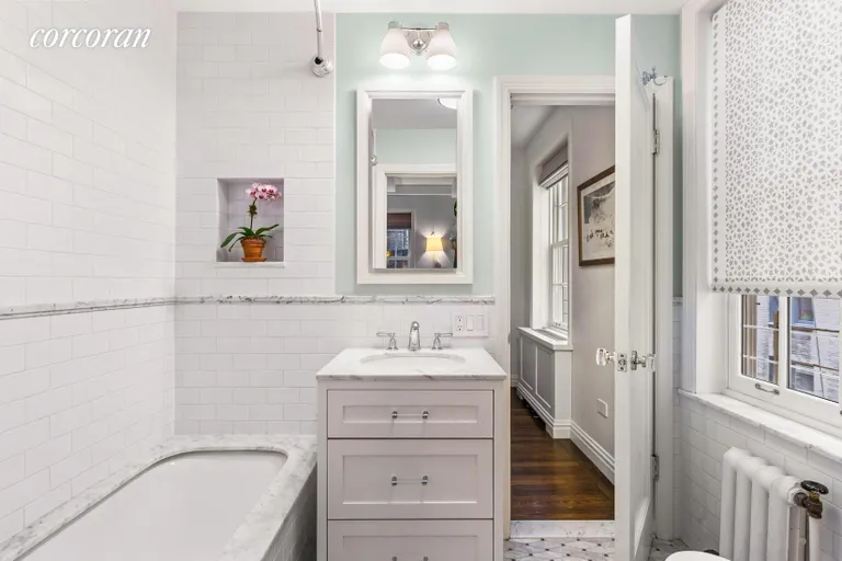 New York City Real Estate | View 4 East 88th Street, 3D | Full Bathroom | View 9