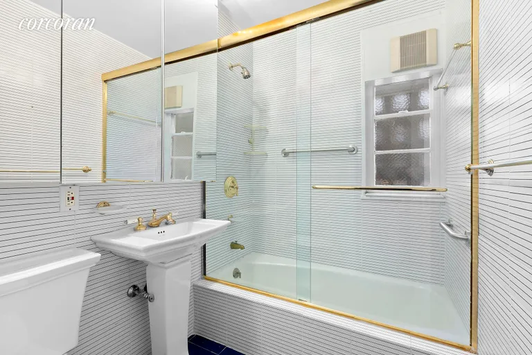 New York City Real Estate | View 203 East 72nd Street, 8D | Full Bathroom | View 5