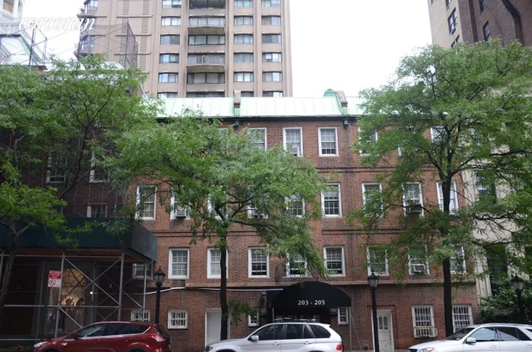 New York City Real Estate | View 203 East 72nd Street, 8D | Building | View 11