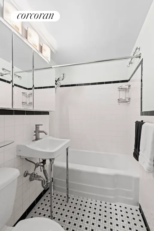 New York City Real Estate | View 105 West 13th Street, 15B | Full Bathroom | View 5