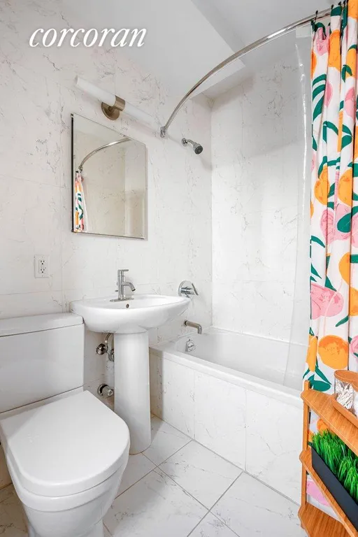 New York City Real Estate | View 118 West 112th Street, 4A | Full Bathroom | View 7