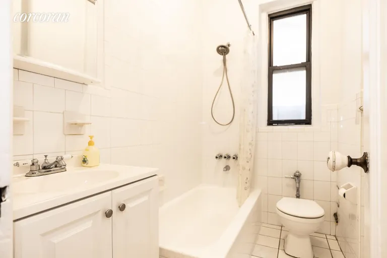 New York City Real Estate | View 166 East 92Nd Street, 1D | Full Bathroom | View 9