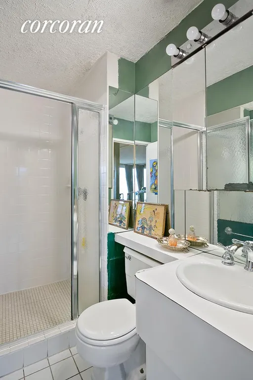 New York City Real Estate | View 301 East 79th Street, 19J | Full Bathroom | View 5