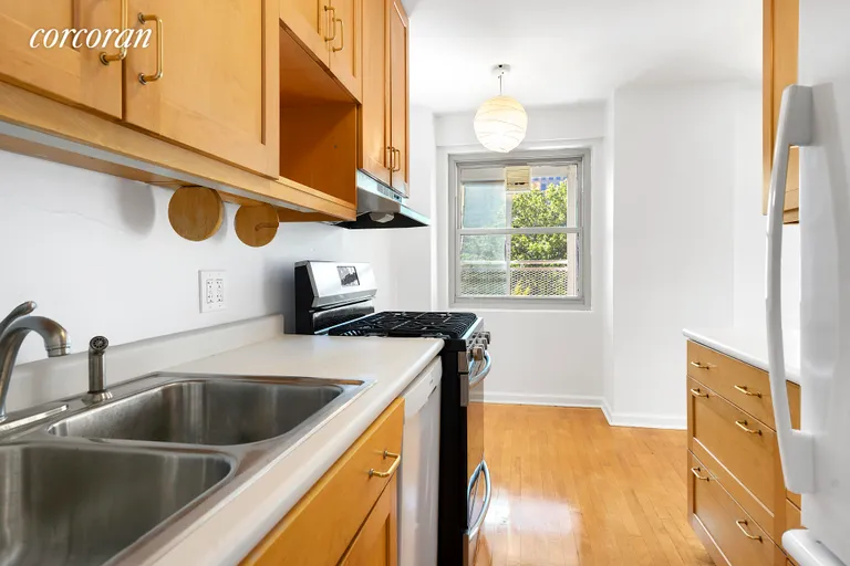 New York City Real Estate | View 90 La Salle Street, 7G | Kitchen | View 7