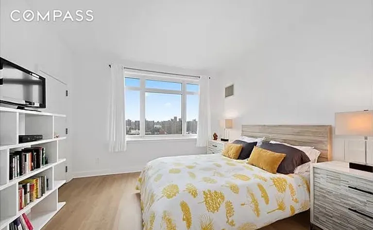 New York City Real Estate | View 90 La Salle Street, 7G | room 3 | View 4