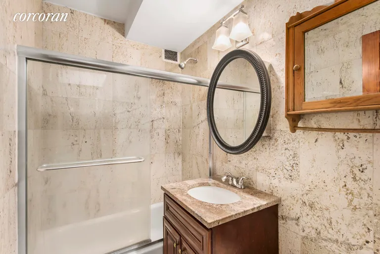 New York City Real Estate | View 229 East 28th Street, 1M | Full Bathroom | View 3
