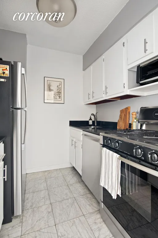 New York City Real Estate | View 301 East 45th Street, 19F | Select a Category | View 4