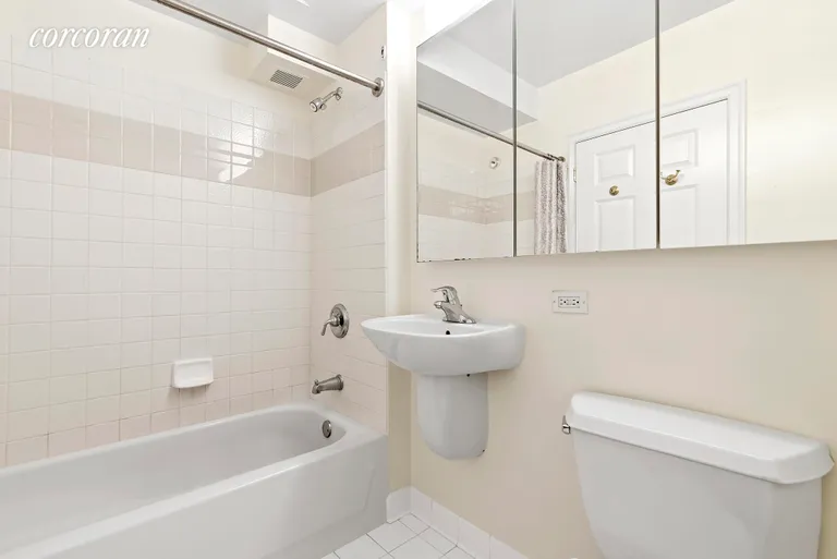 New York City Real Estate | View 1400 Fifth Avenue, 7E | Bathroom | View 9