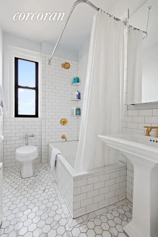 New York City Real Estate | View 174 West 76th Street, 14J | Full Bathroom | View 6