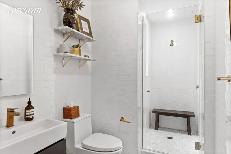 New York City Real Estate | View 171 Columbia Heights, 4D | Full Bathroom | View 8
