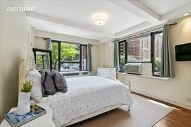 New York City Real Estate | View 50 Park Avenue, 2G | Bedroom | View 4
