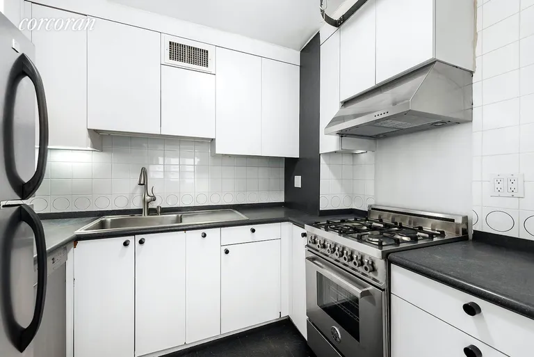 New York City Real Estate | View 301 East 69th Street, 6G | Kitchen | View 2