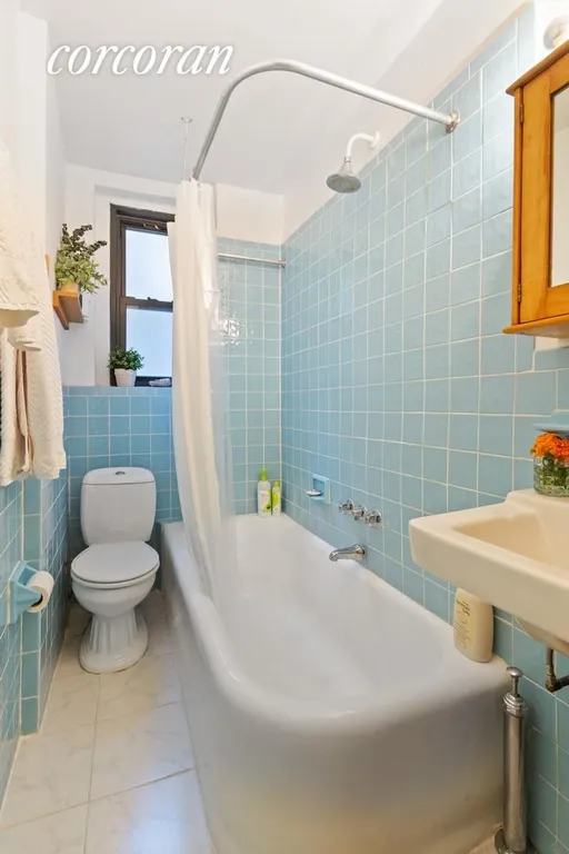 New York City Real Estate | View 345 Montgomery Street, 2M | Full Bathroom | View 15