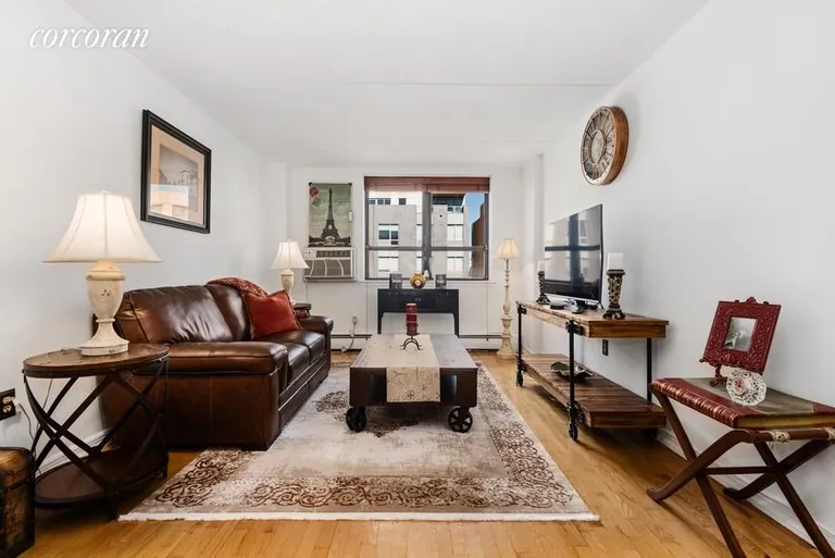 New York City Real Estate | View 220 Manhattan Avenue, 6K | 2 Beds, 1 Bath | View 1