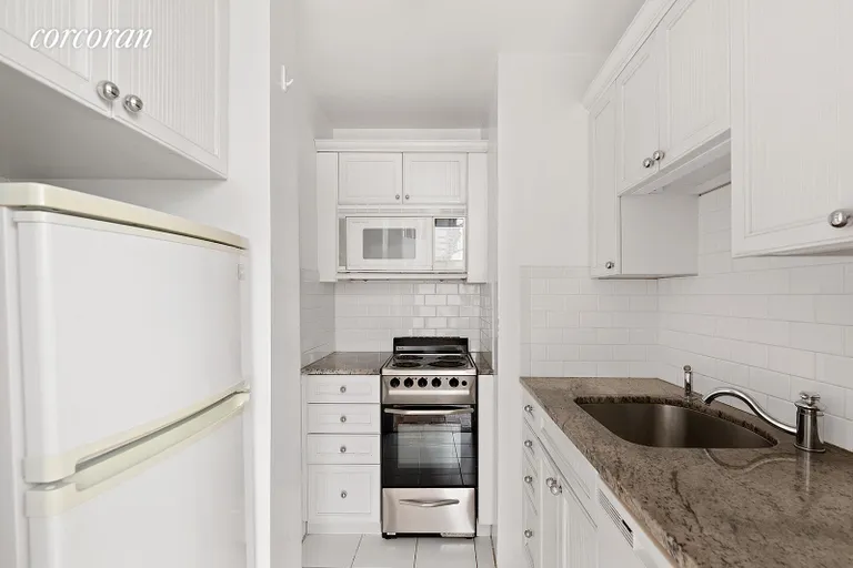 New York City Real Estate | View 111 FOURTH AVENUE, 9J | Kitchen | View 4