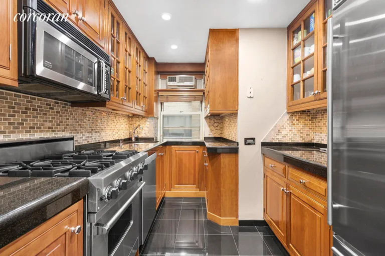 New York City Real Estate | View 424 EAst 52nd Street, 5C | Kitchen | View 3