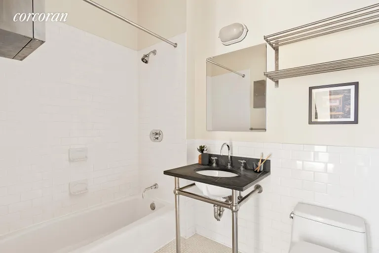 New York City Real Estate | View 110 Livingston Street, 3H | Full Bathroom | View 9