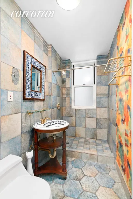 New York City Real Estate | View 100 Central Park South, 7G | Full Bathroom | View 4