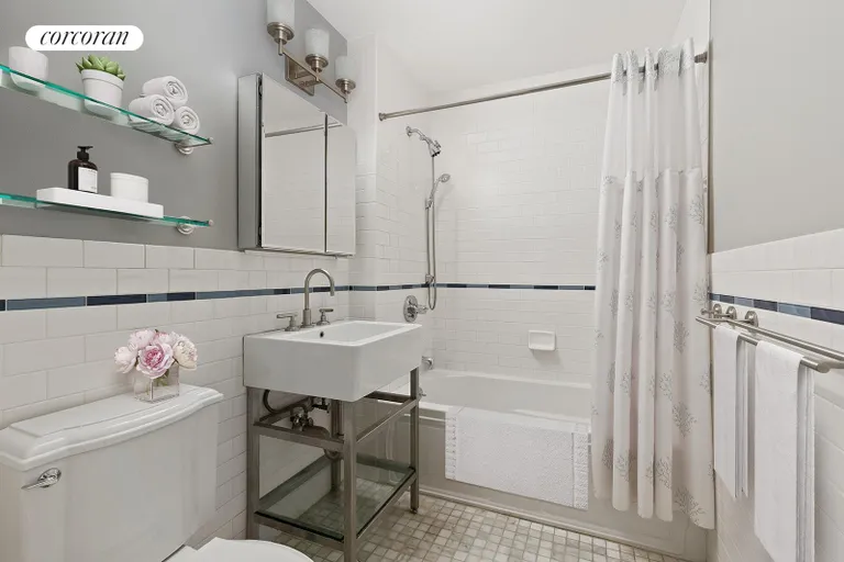 New York City Real Estate | View 4 Water Street, 3C | Full Bathroom | View 9