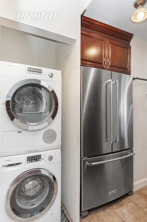 New York City Real Estate | View 340 East 64th Street, 8F | Washer/Dryer | View 4