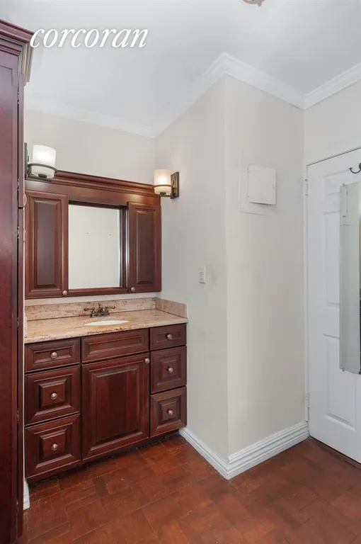 New York City Real Estate | View 340 East 64th Street, 8F | Dressing Area | View 7
