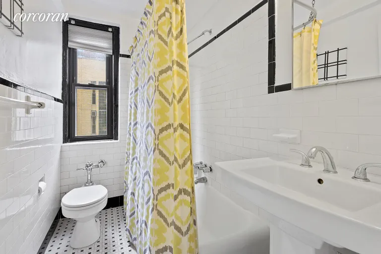 New York City Real Estate | View 339 East 58th Street, 5B | Full Bathroom | View 4
