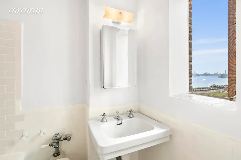 New York City Real Estate | View 45 Tudor City Place, 917 | Full Bathroom | View 5