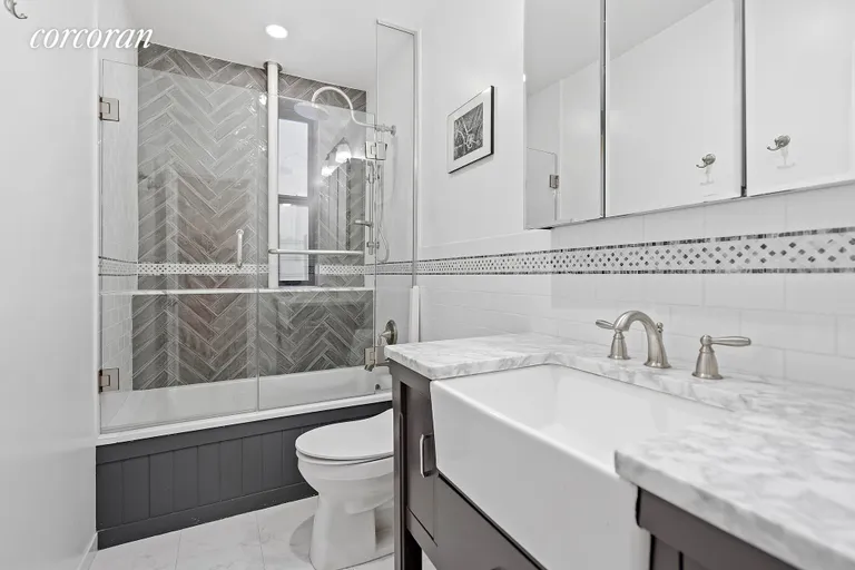 New York City Real Estate | View 24 Bennett Avenue, 25B | Full Bathroom | View 8