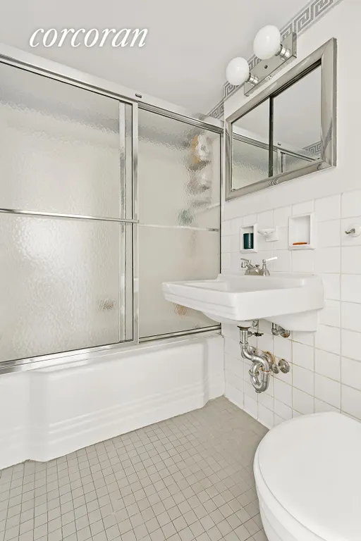 New York City Real Estate | View 60 Remsen Street, 7CD | Full Bathroom | View 7