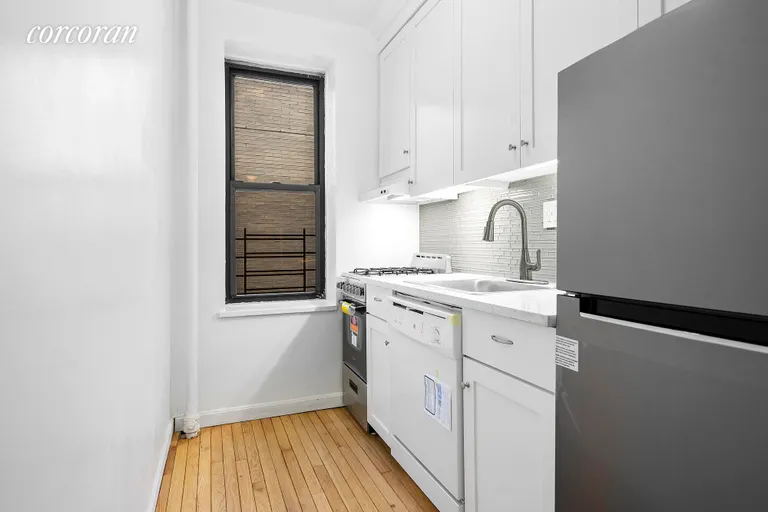 New York City Real Estate | View 222 East 35th Street, 5D | room 2 | View 3