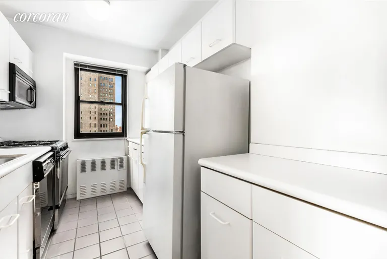 New York City Real Estate | View 345 East 80th Street, 25J | room 4 | View 5