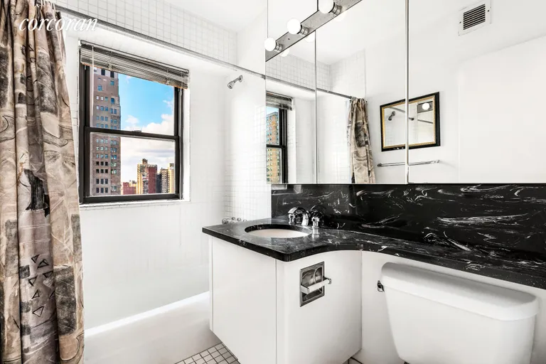 New York City Real Estate | View 345 East 80th Street, 25J | room 5 | View 6