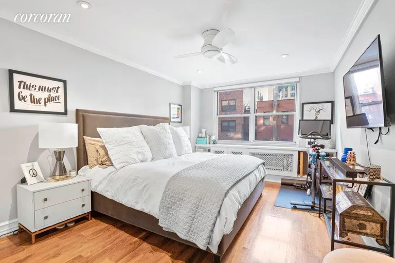 New York City Real Estate | View 310 East 70th Street, 6A | room 3 | View 4