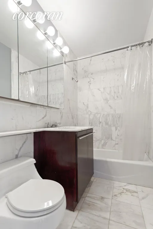 New York City Real Estate | View 150 Nassau Street, 6J | Full Bathroom | View 4
