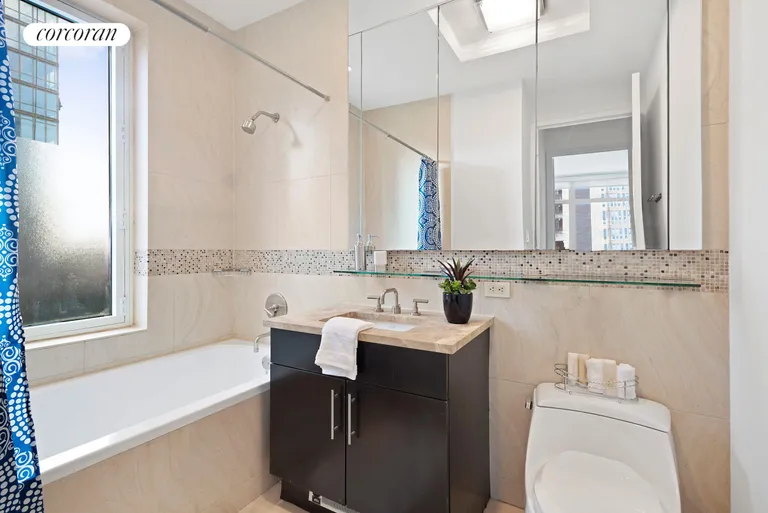 New York City Real Estate | View 325 Fifth Avenue, 21G | Bathroom | View 6