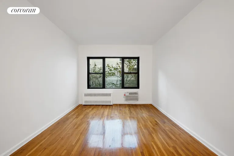 New York City Real Estate | View 444 East 87th Street, 5F | Living Area | View 5