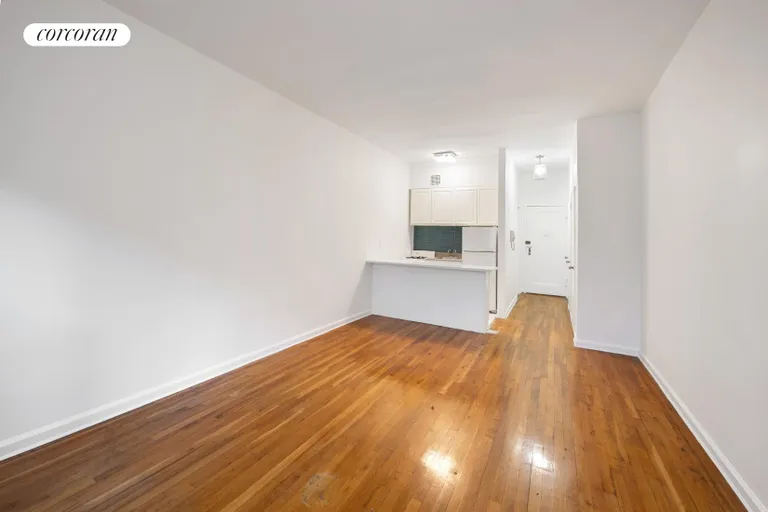 New York City Real Estate | View 444 East 87th Street, 5F | Living Area | View 6