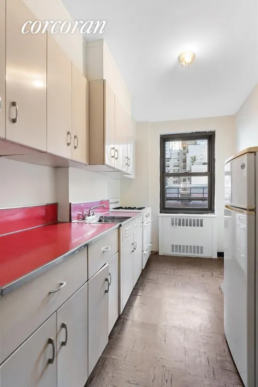 New York City Real Estate | View 135 East 54th Street, 9G | Kitchen | View 4